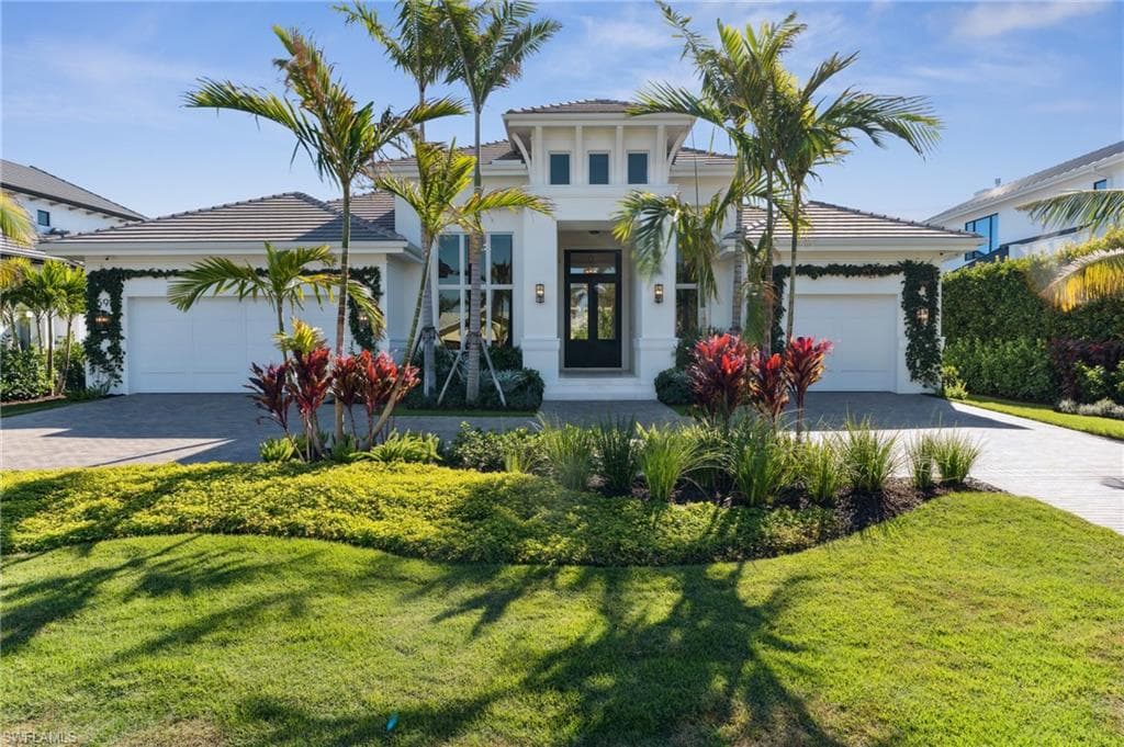 592 Pine Grove LN NAPLES, FL 34103