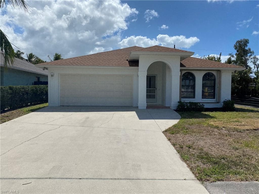 568 111th AVE N NAPLES, FL 34108
