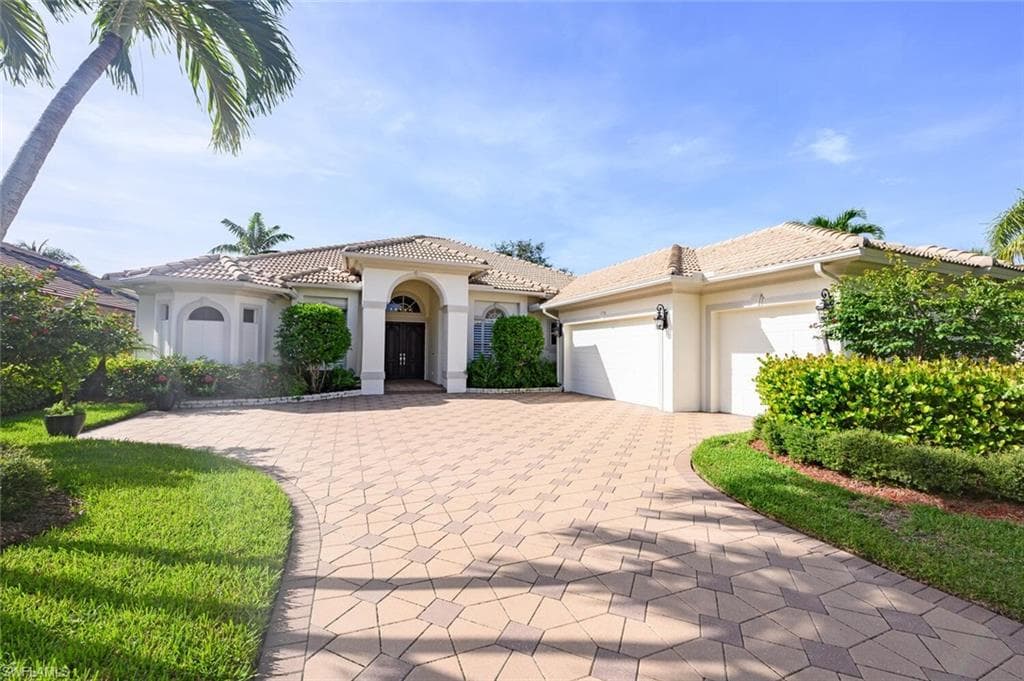 2944 Gardens BLVD NAPLES, FL 34105