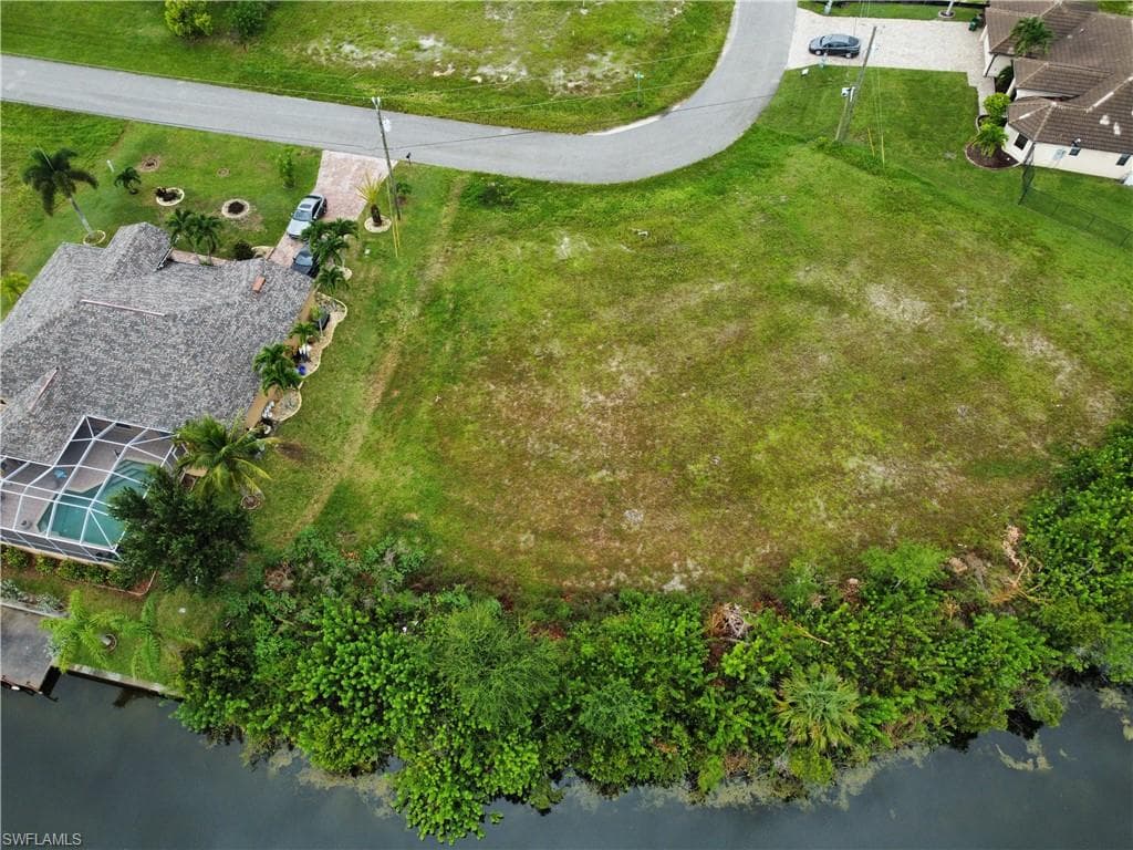 613 NW 19th TER CAPE CORAL, FL 33993