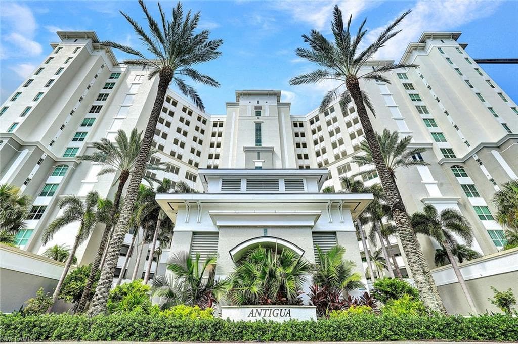 300 Dunes BLVD PH 3 NAPLES, FL 34110