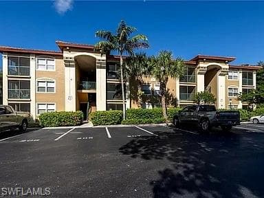 8851 Colonnades CT W 114 BONITA SPRINGS, FL 34135