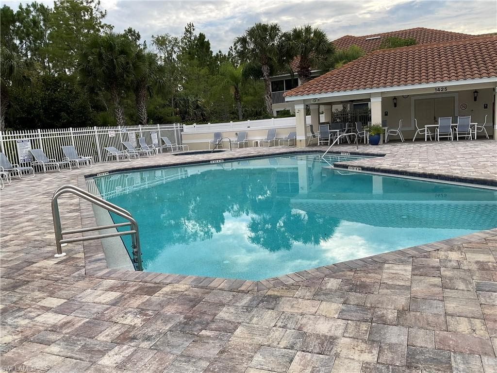 1400 Tiffany LN 2404 NAPLES, FL 34105