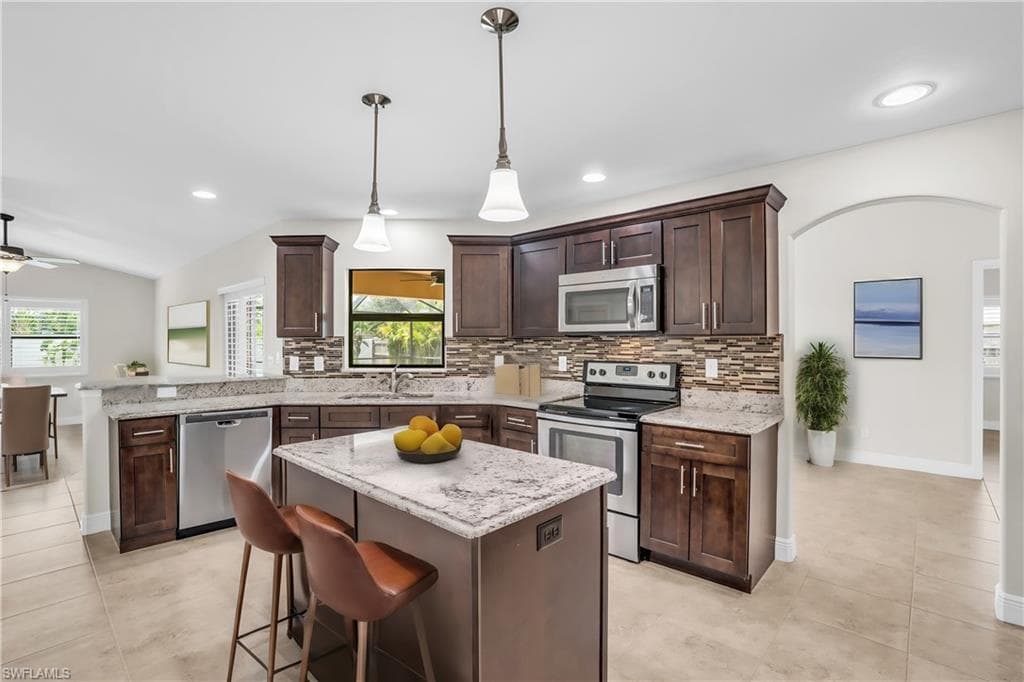 4104 SW 5th PL CAPE CORAL, FL 33914