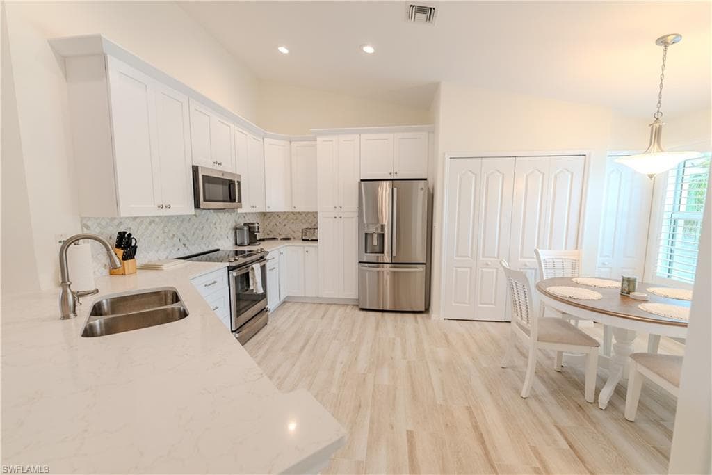 9241 Spring Run BLVD 2208 ESTERO, FL 34135