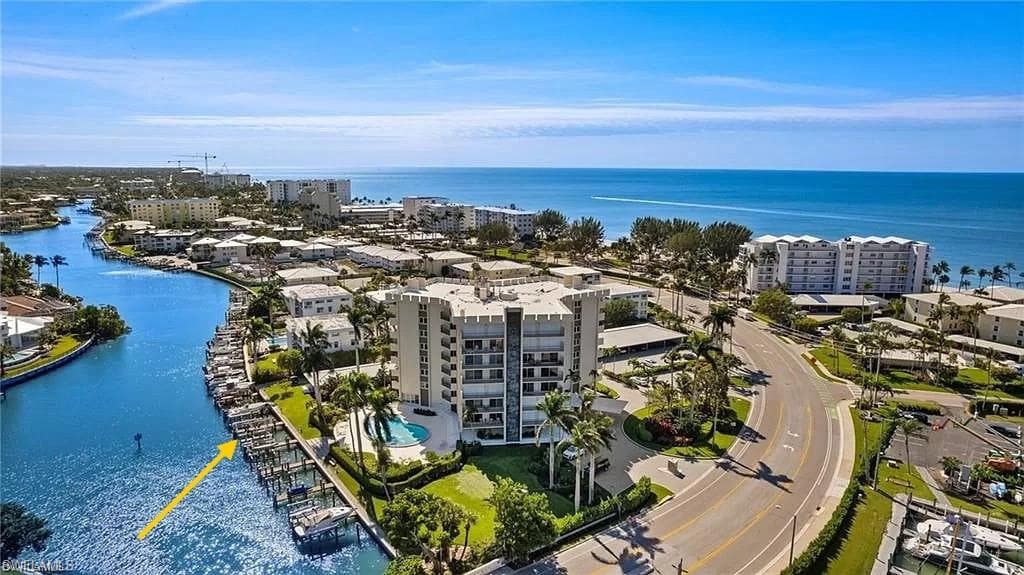 2150 Gulf Shore BLVD N 611 NAPLES, FL 34102