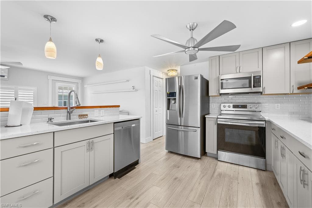 170 pine key LN NAPLES, FL 34114