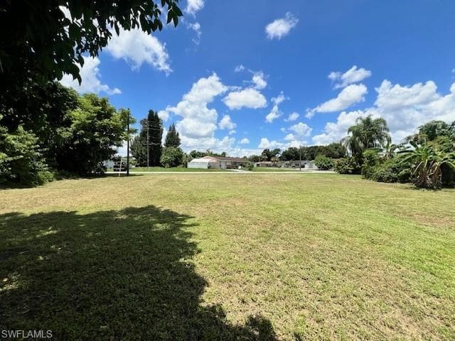 20 Maple AVE N LEHIGH ACRES, FL 33936