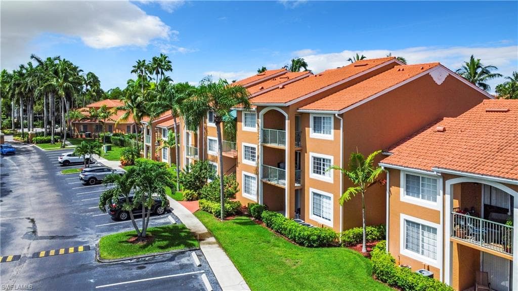 1275 Wildwood Lakes BLVD 102 NAPLES, FL 34104
