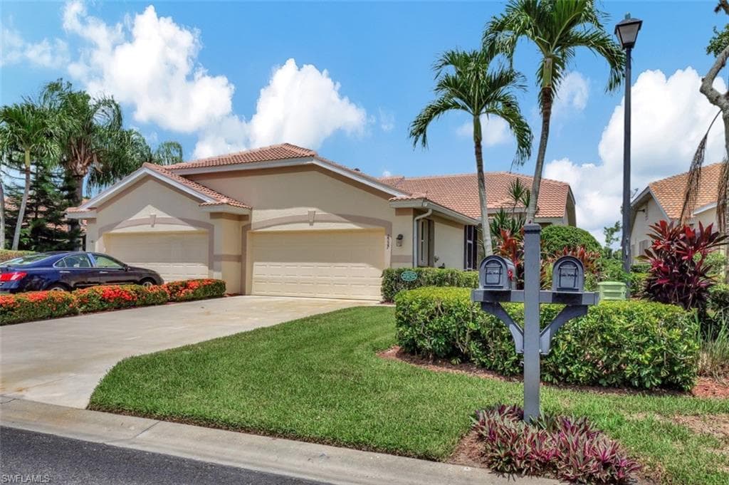 2227 Carnaby CT LEHIGH ACRES, FL 33973