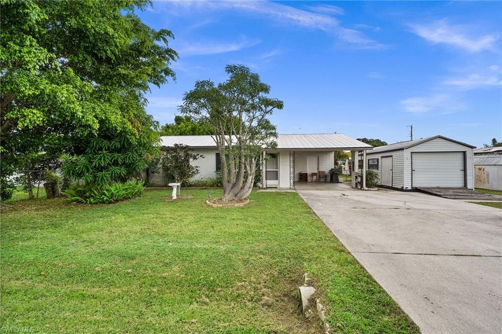2107 Parker AVE FORT MYERS, FL 33905