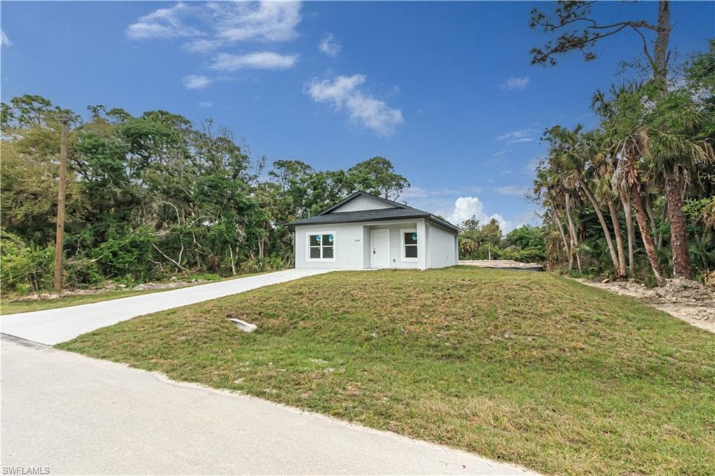 920 Ardmore ST LEHIGH ACRES, FL 33974