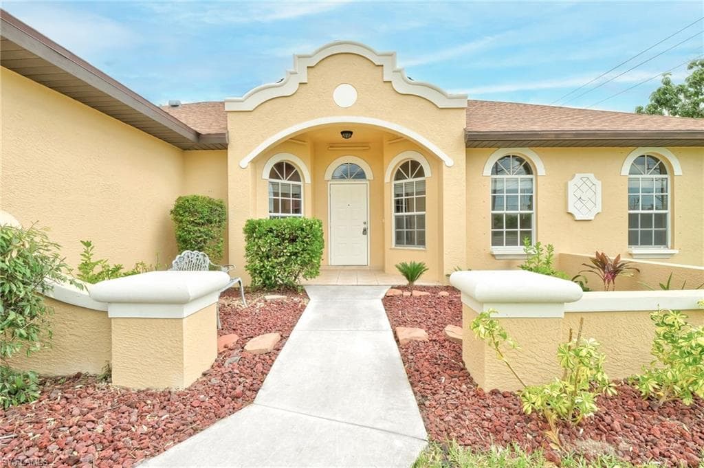 2001 32nd ST CAPE CORAL, FL 33914