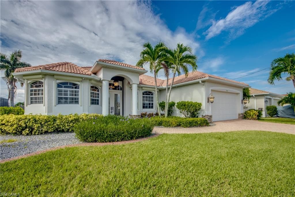 2902 SW 25th ST CAPE CORAL, FL 33914
