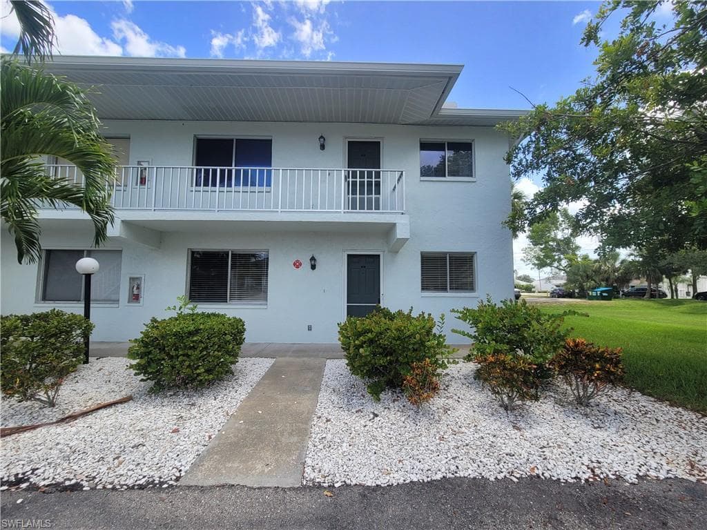 223 SE 15th PL 104 CAPE CORAL, FL 33990