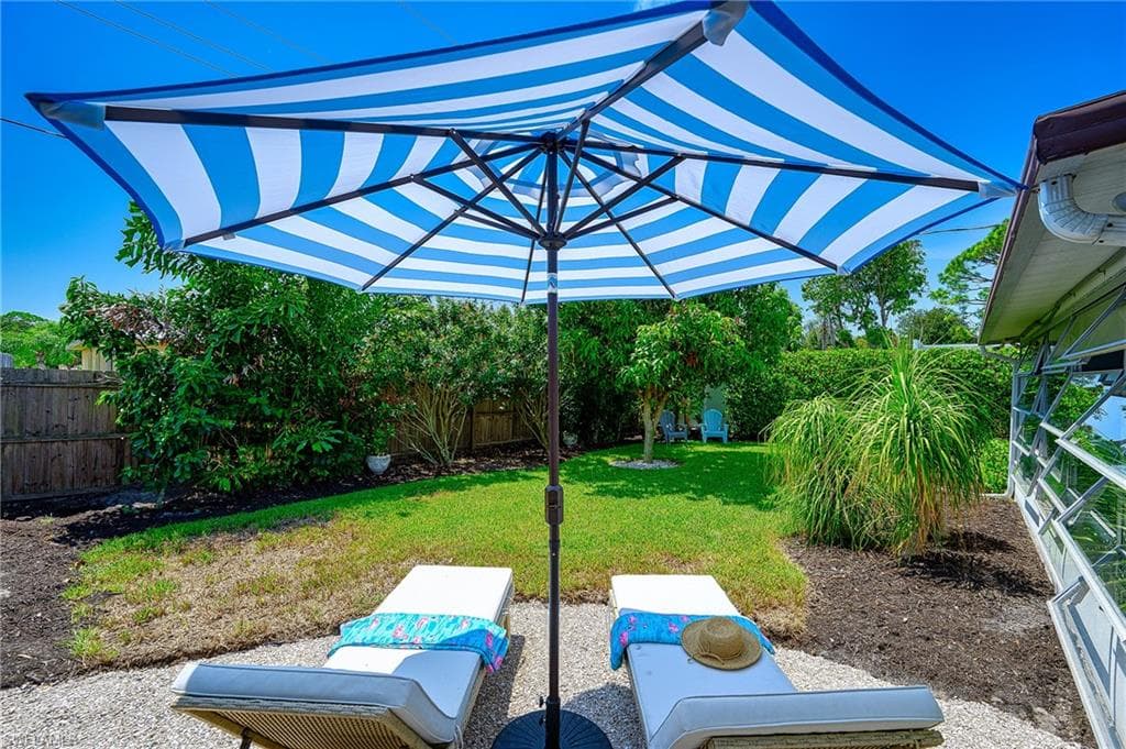 686 95th AVE NAPLES, FL 34108
