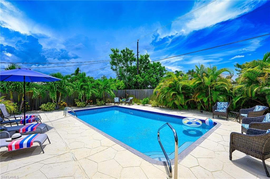 672 100th AVE NAPLES, FL 34108