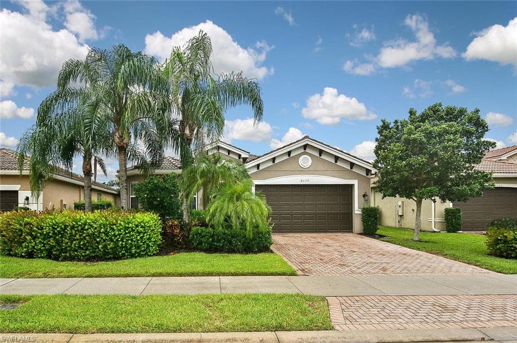 6674 Marbella LN NAPLES, FL 34105