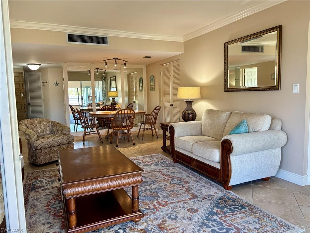 975 Palm View DR A304 NAPLES, FL 34110