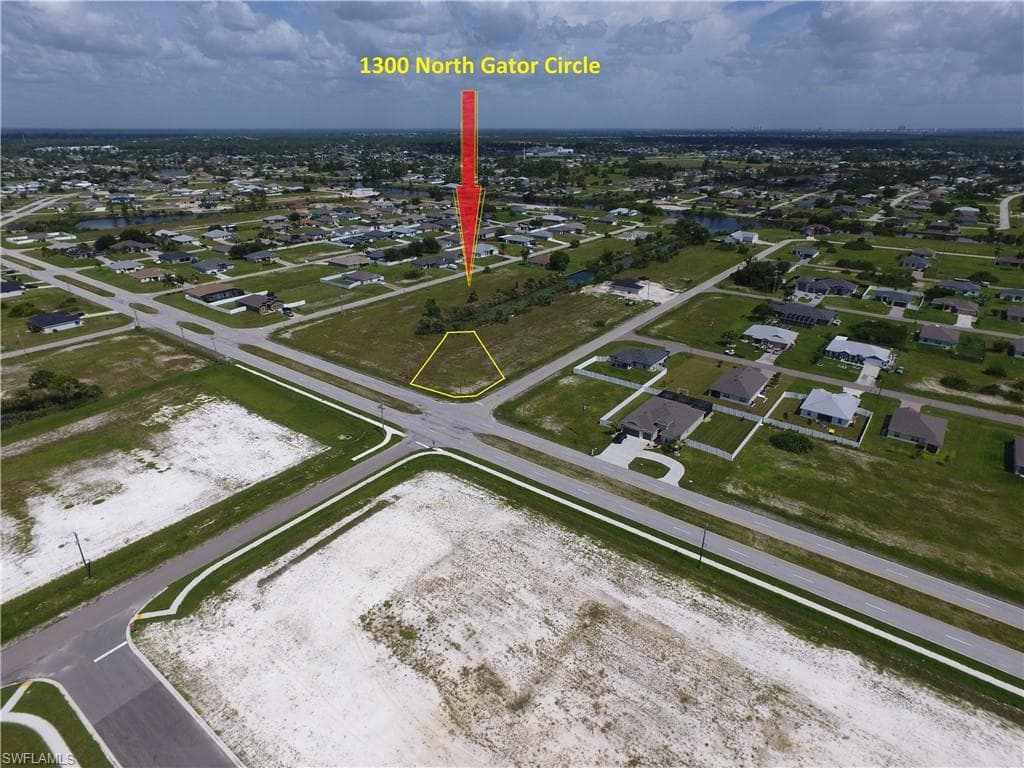 1300 N Gator CIR CAPE CORAL, FL 33909