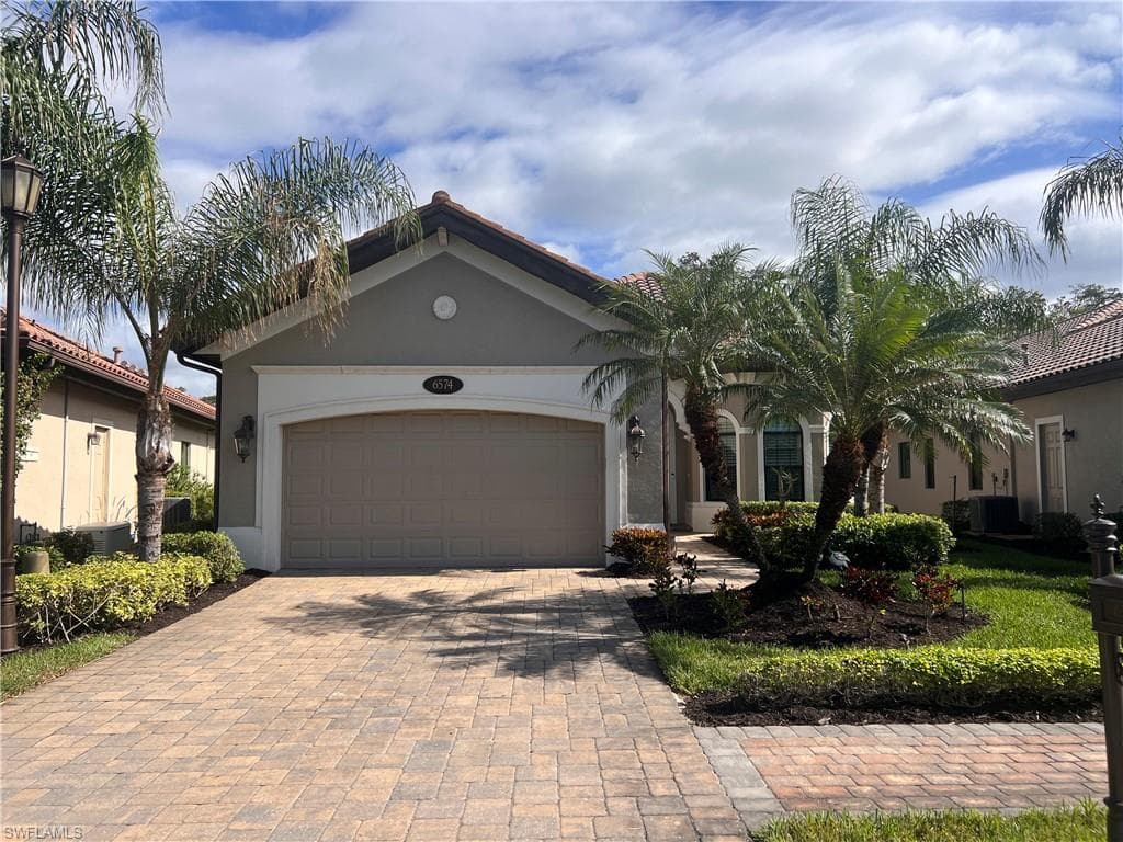 6574 Amarone LN NAPLES, FL 34113
