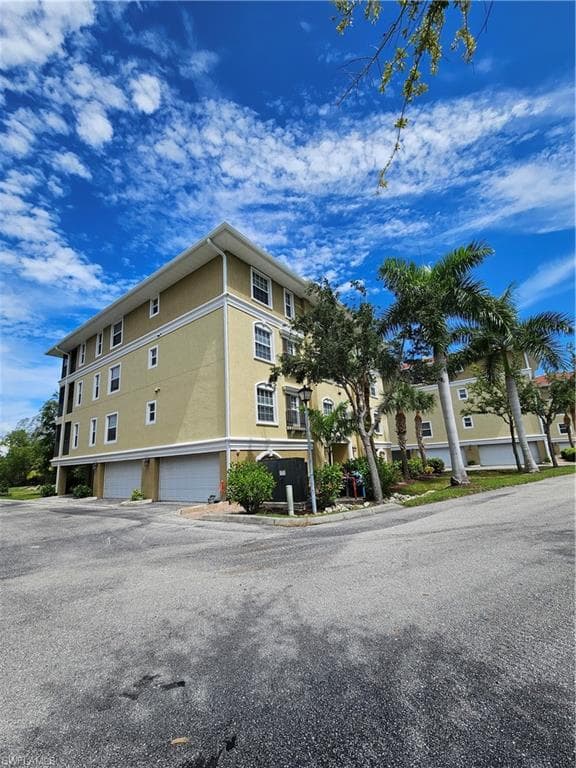 10070 Lake Cove DR 102 FORT MYERS, FL 33908