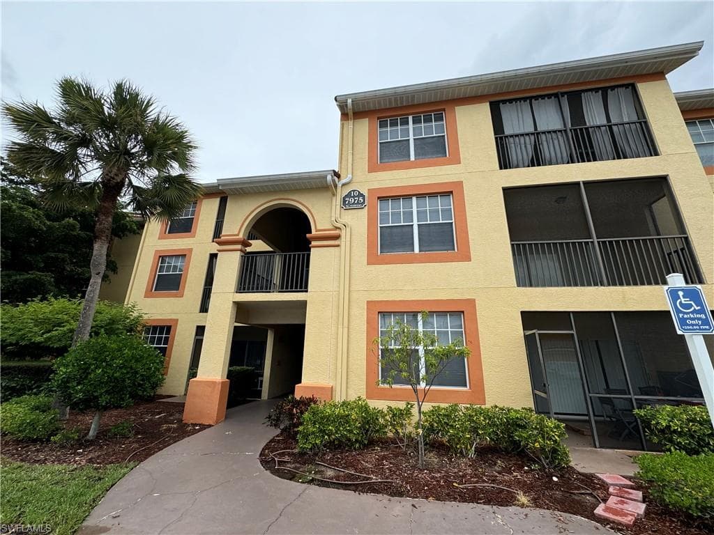 7975 Preserve CIR 1012 NAPLES, FL 34119