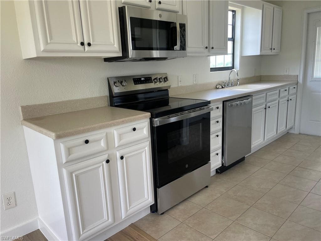 3820 20th ST W LEHIGH ACRES, FL 33971