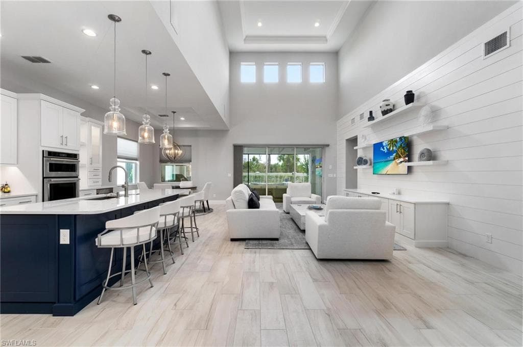 9256 Cayman DR NAPLES, FL 34114