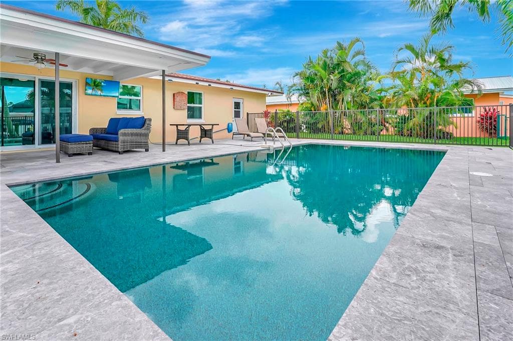 5245 Sunset CT CAPE CORAL, FL 33904