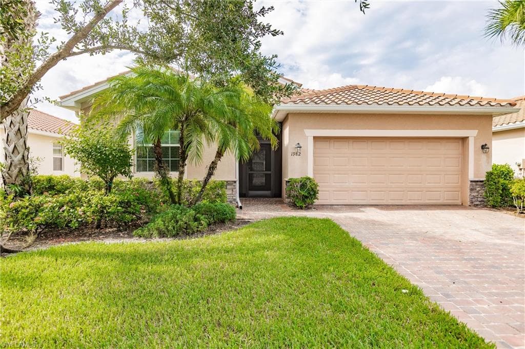 1982 Fairmont LN NAPLES, FL 34120