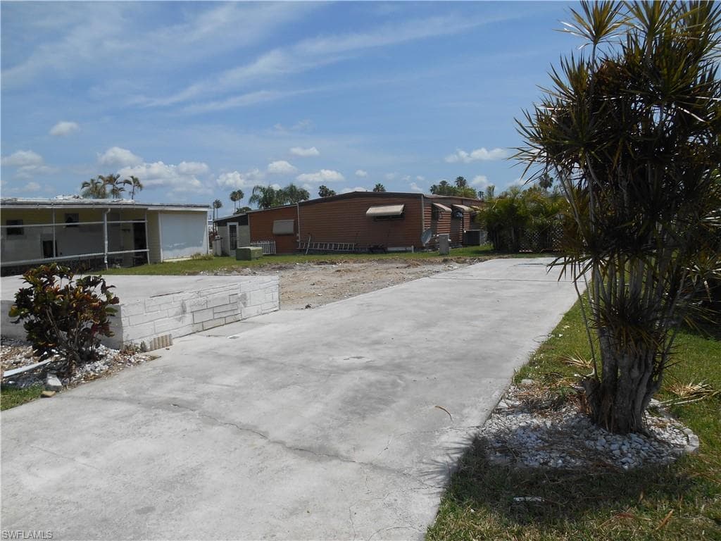 253 Hamlin DR FORT MYERS, FL 33905