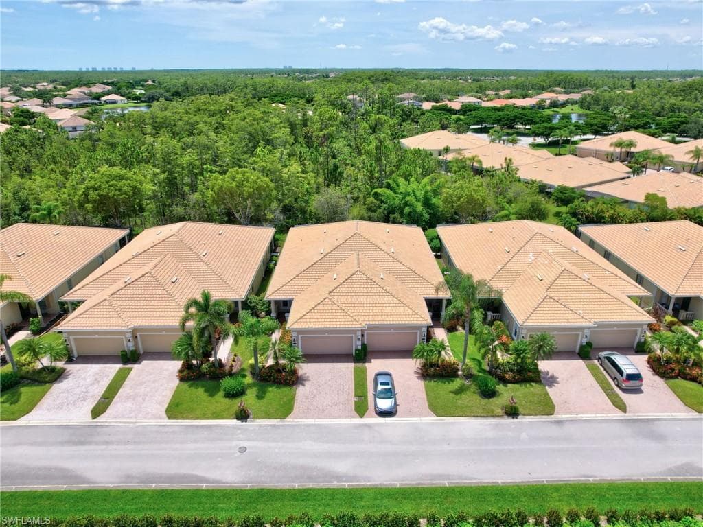 21054 Cosenza CT ESTERO, FL 33928
