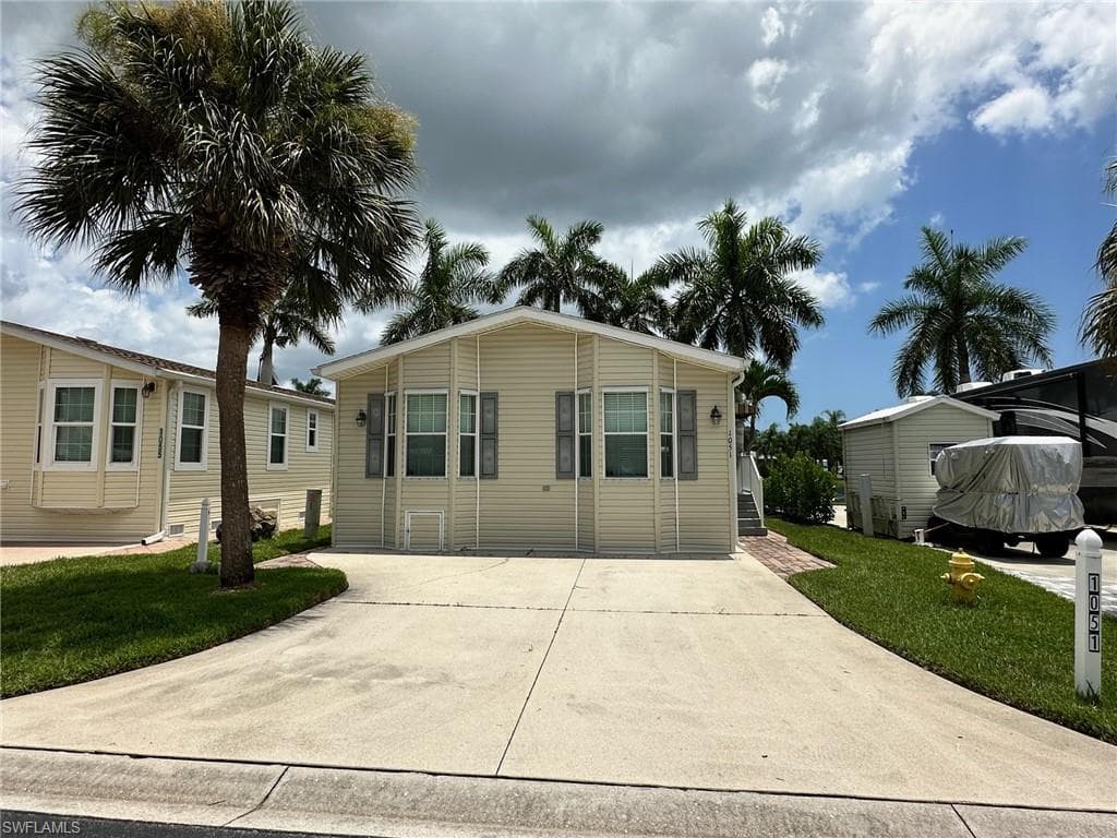 1051 Diamond Lake CIR NAPLES, FL 34114