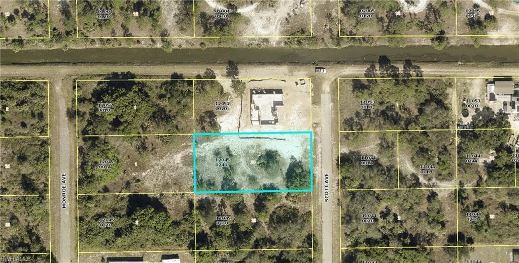 323 Scott AVE LEHIGH ACRES, FL 33936