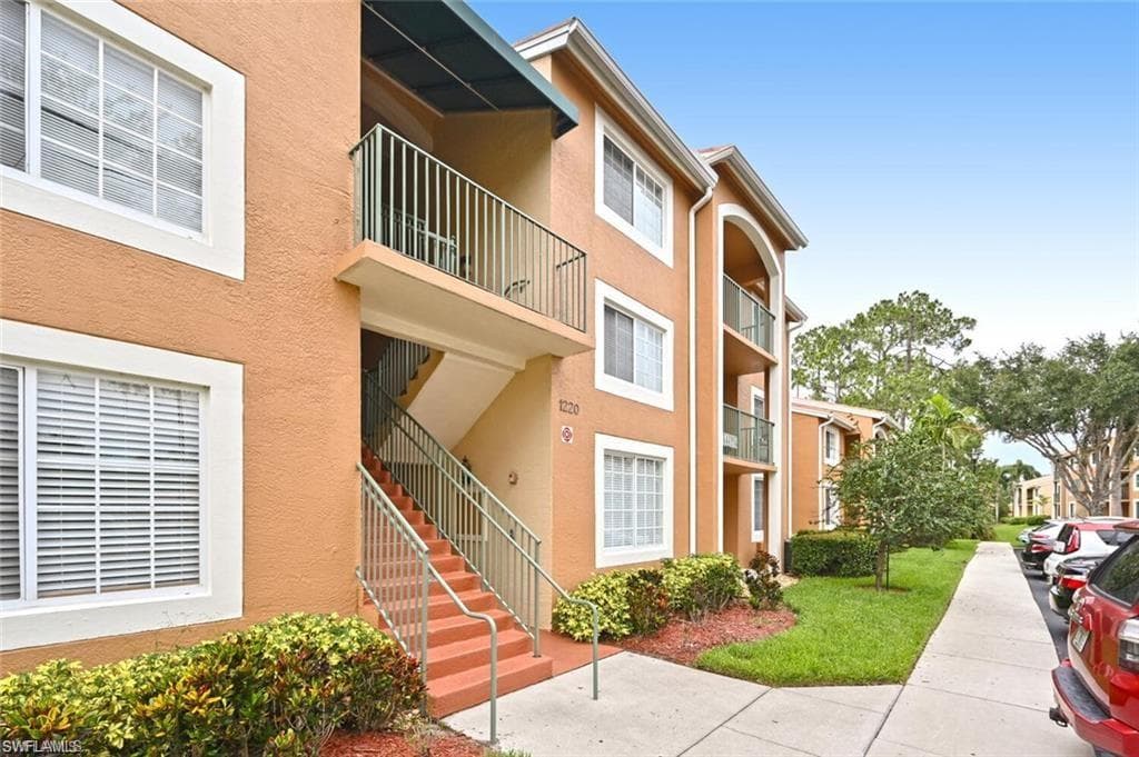 1220 Wildwood Lakes BLVD 106 NAPLES, FL 34104