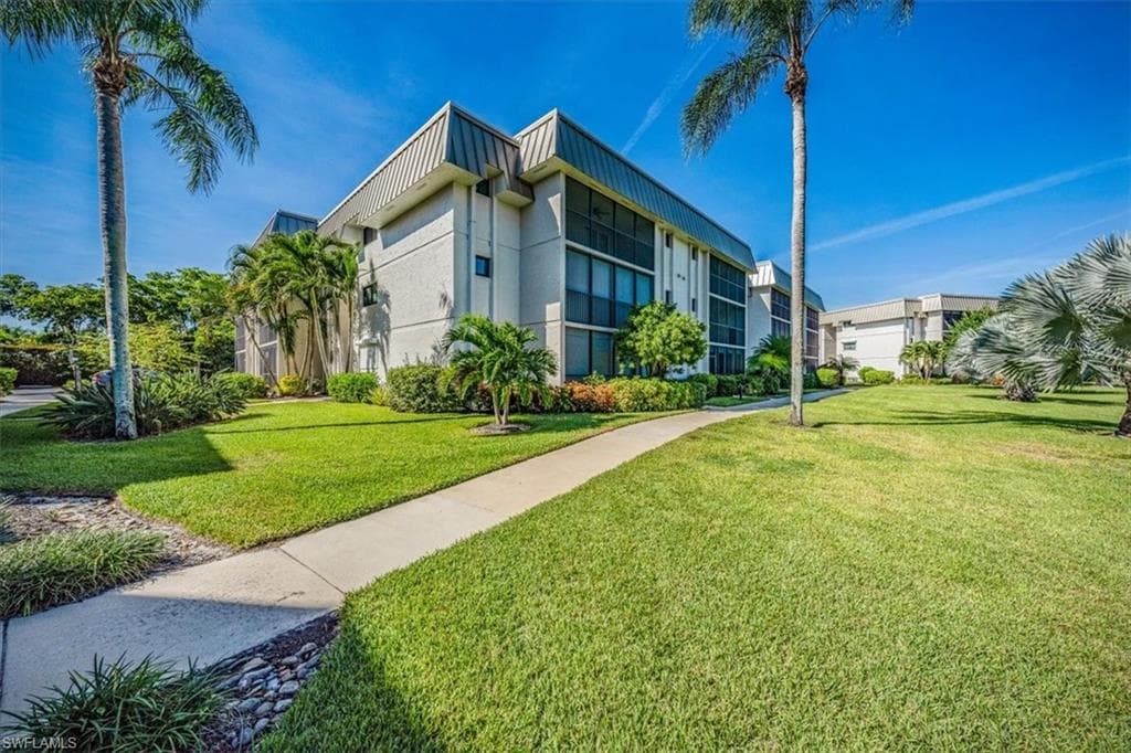 788 Park Shore DR F20 NAPLES, FL 34103