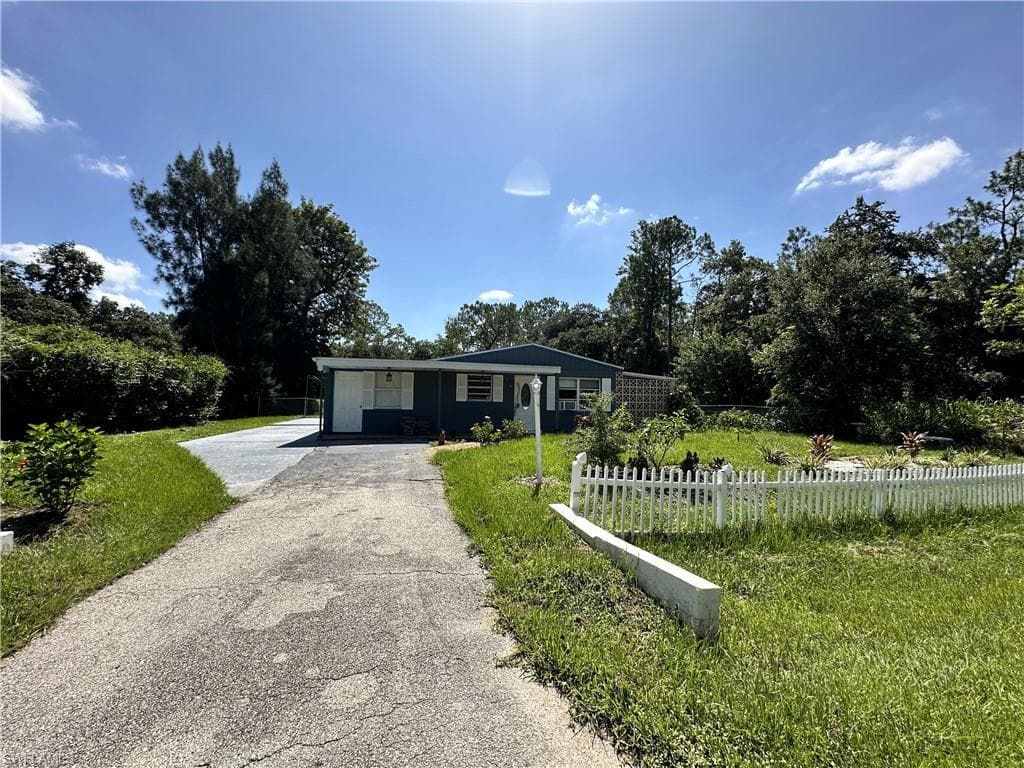 818 Sheldon AVE LEHIGH ACRES, FL 33936