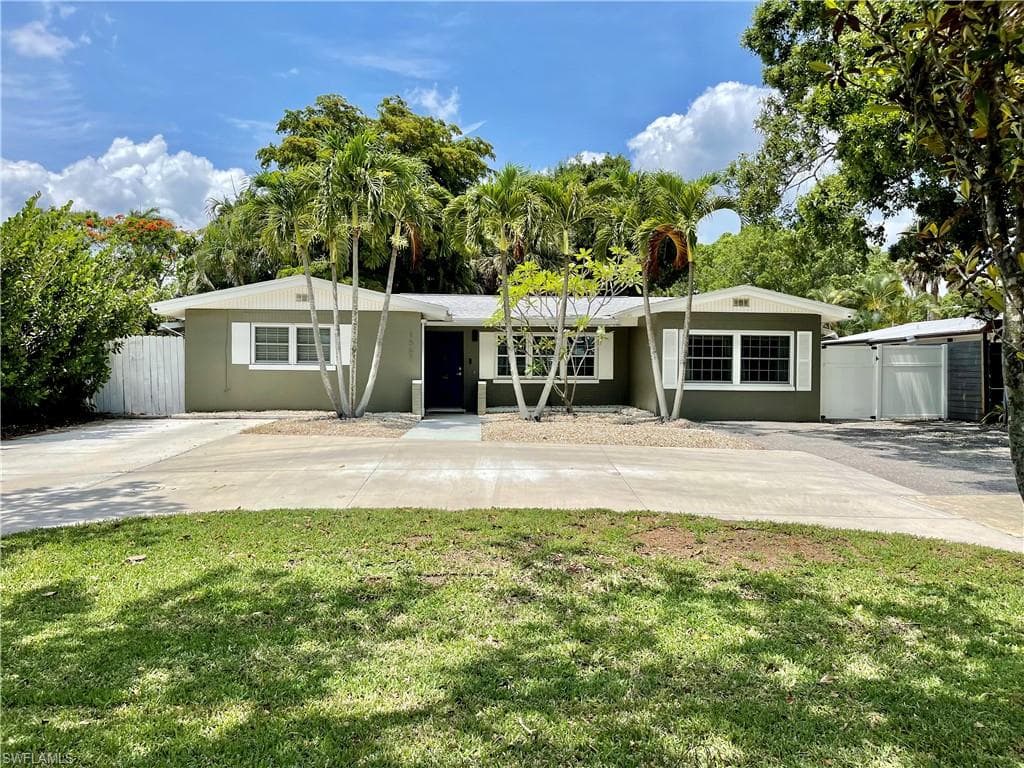 1567 Jefferson AVE FORT MYERS, FL 33901