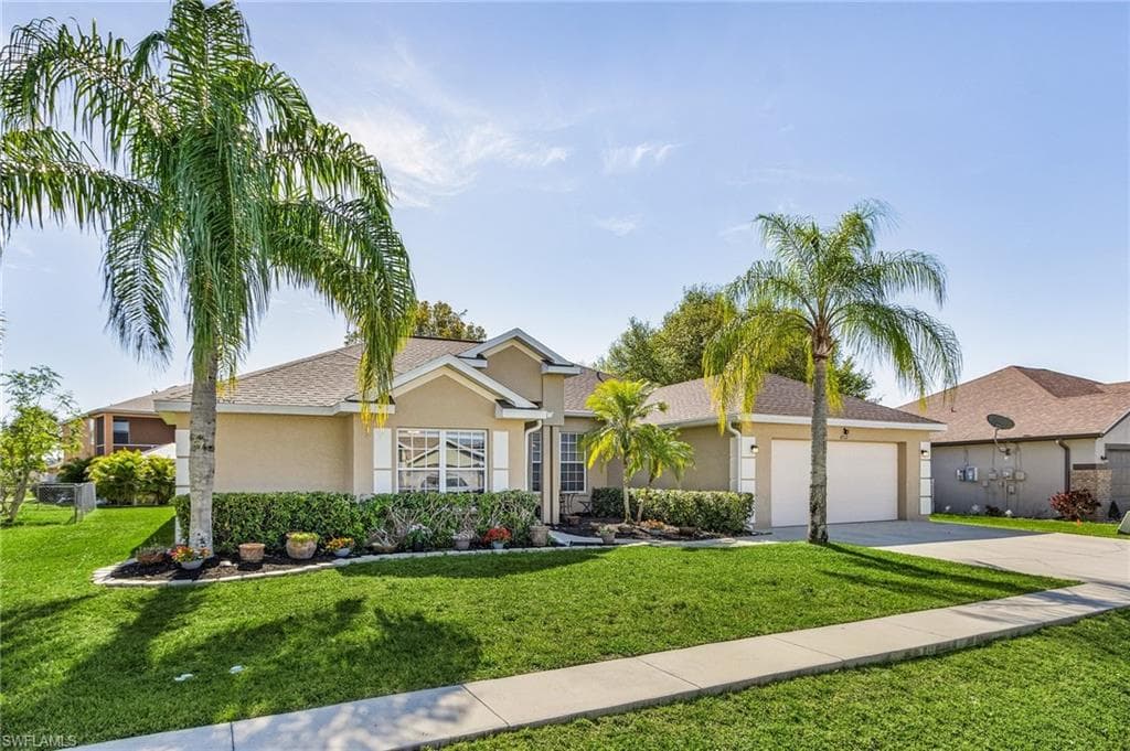 4512 Varsity CIR LEHIGH ACRES, FL 33971
