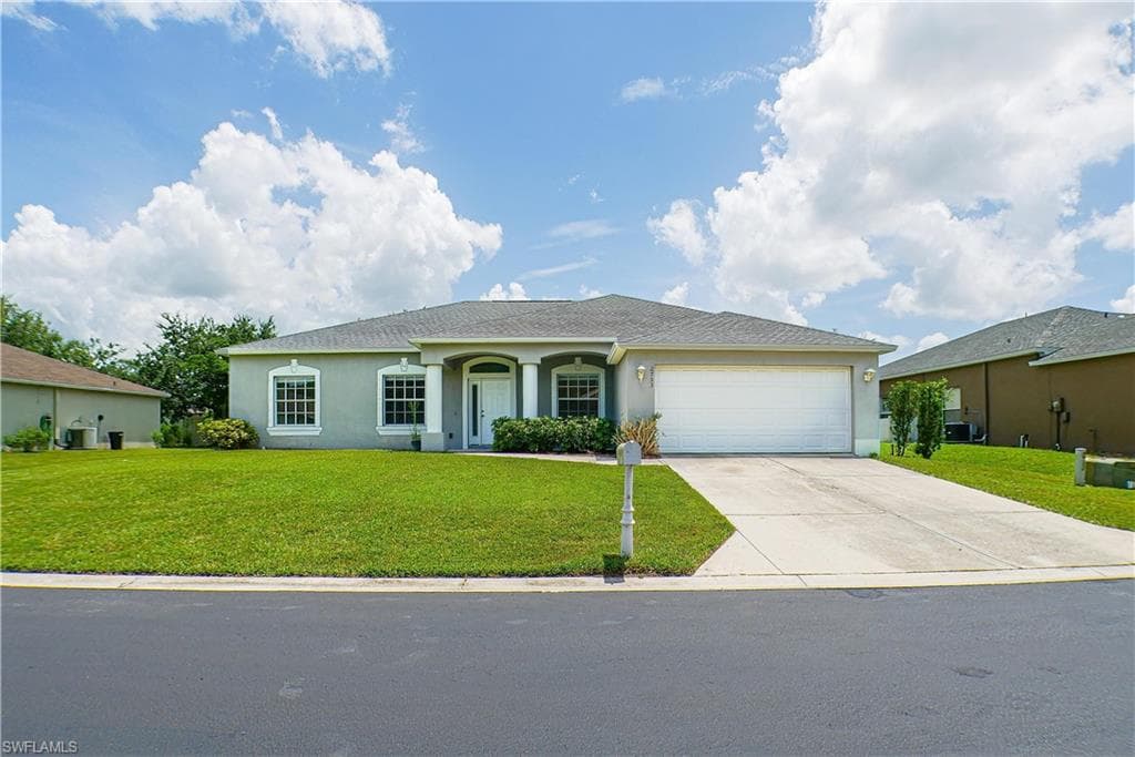2753 nature pointe LOOP FORT MYERS, FL 33905