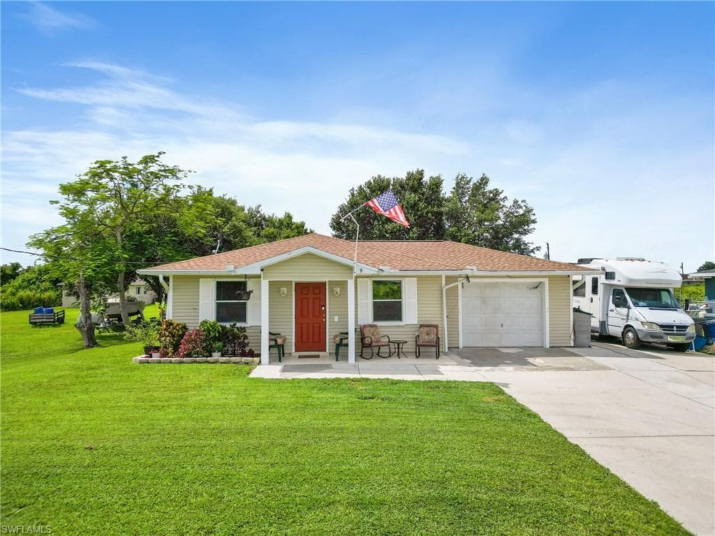 2807 73rd ST W LEHIGH ACRES, FL 33971