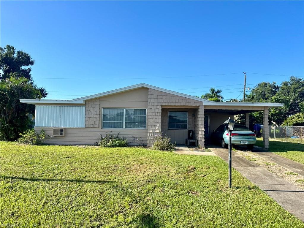 1114 Rushmore AVE N LEHIGH ACRES, FL 33936