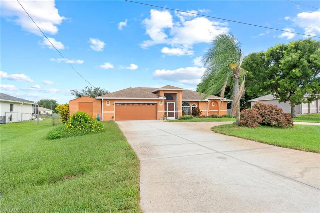 135 Zenith CIR FORT MYERS, FL 33913