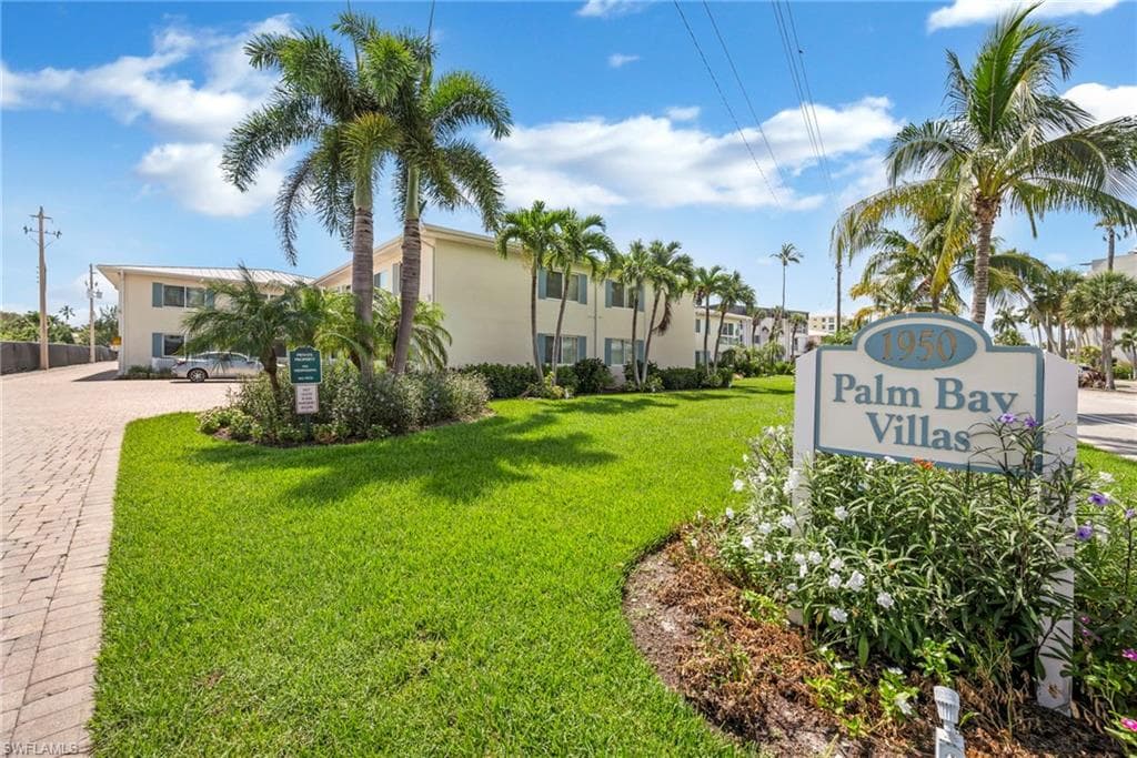 1950 Gulf Shore BLVD N 107 NAPLES, FL 34102