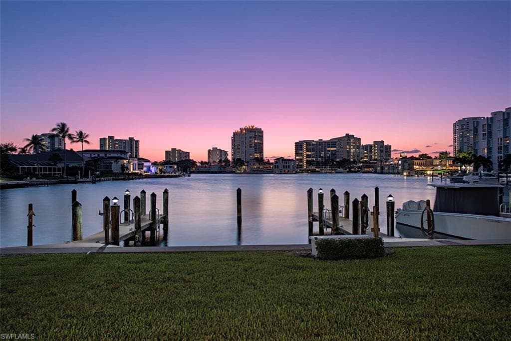4053 Crayton RD NAPLES, FL 34103