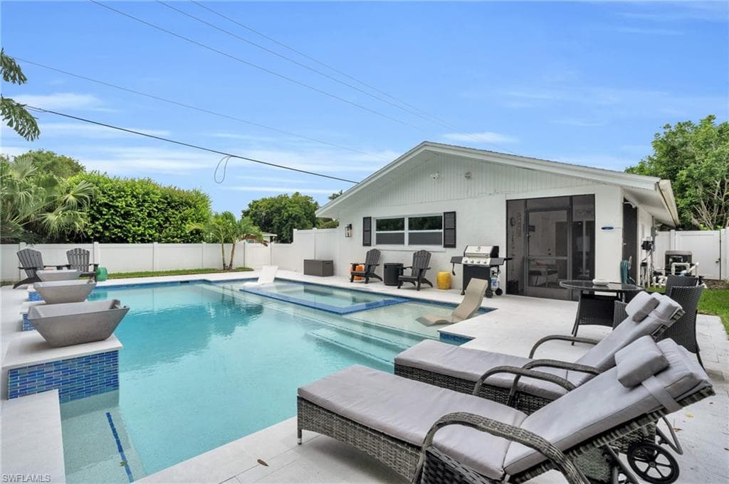 797 95th AVE N NAPLES, FL 34108
