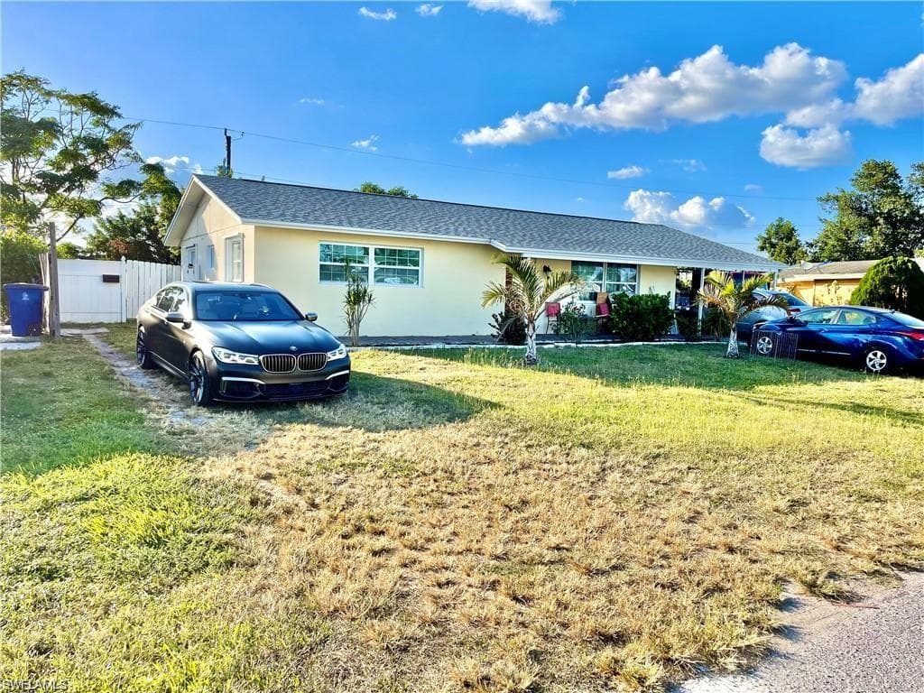 907 Laredo AVE LEHIGH ACRES, FL 33936