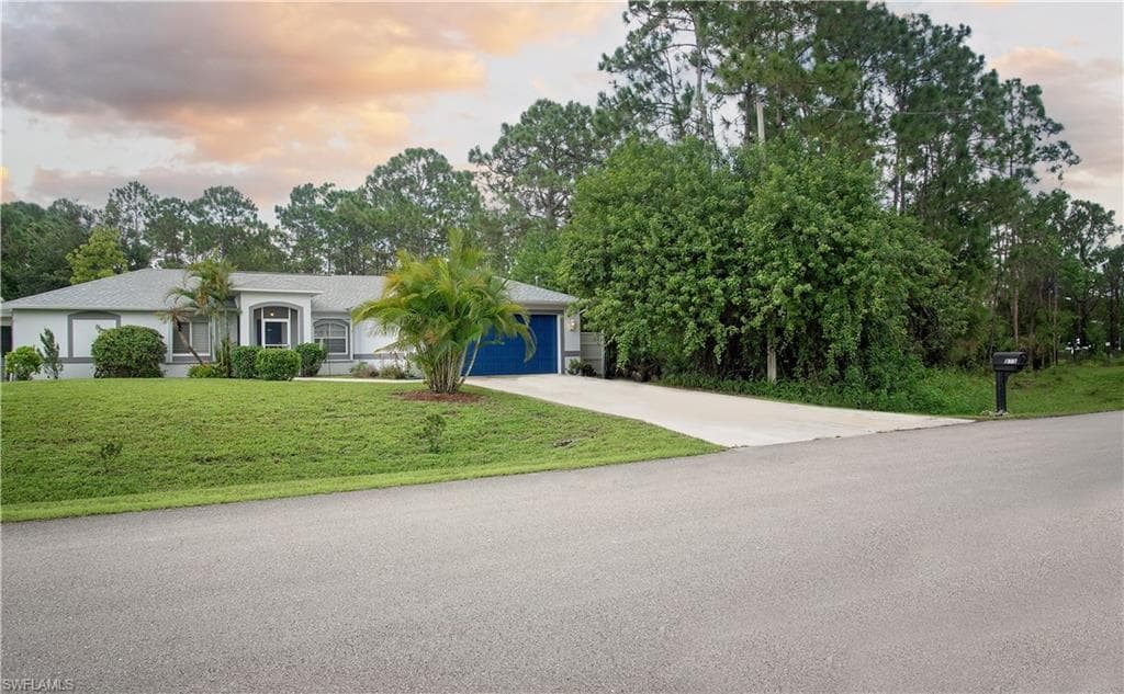 813 Downer AVE S LEHIGH ACRES, FL 33974