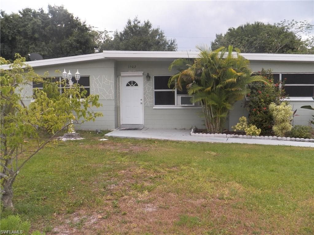 1502 Gardenia AVE FORT MYERS, FL 33916